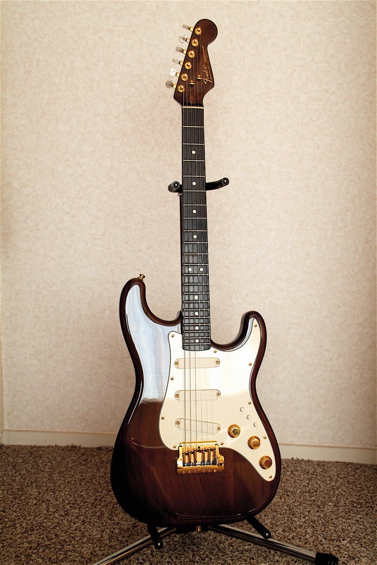 Fender_Strat_Walnut_17