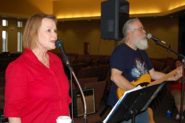 The_Alley-Os_at_King_s_Crossing_-_July_4_2012.JPG